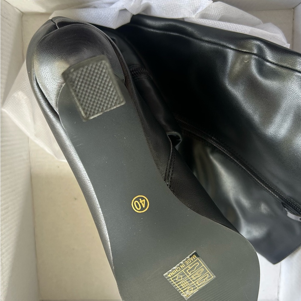 Black Heeled Women's Boots - Size 40 9-9.5 Black boots